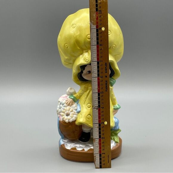 Vintage Bank Ceramic Yellow Bonnet Girl With Flowers  Figurine 1970s Kitsch - Picture 10 of 10